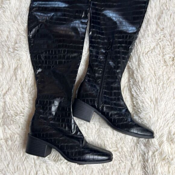 Journee Collection Mariana Croc Wide Calf Over-The-Knee Boot Black NWT Size 6 - Picture 4 of 7